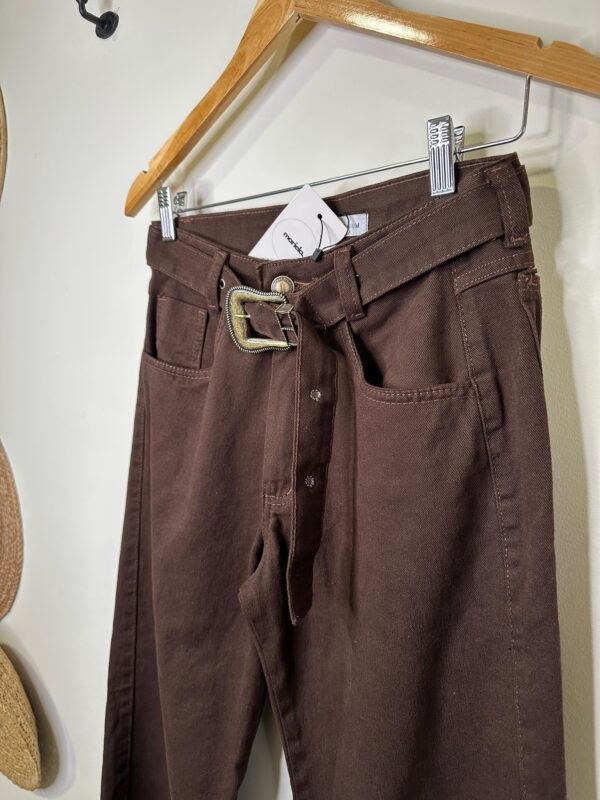 Calça Jeans Marrom com Cinto - Imagem 4
